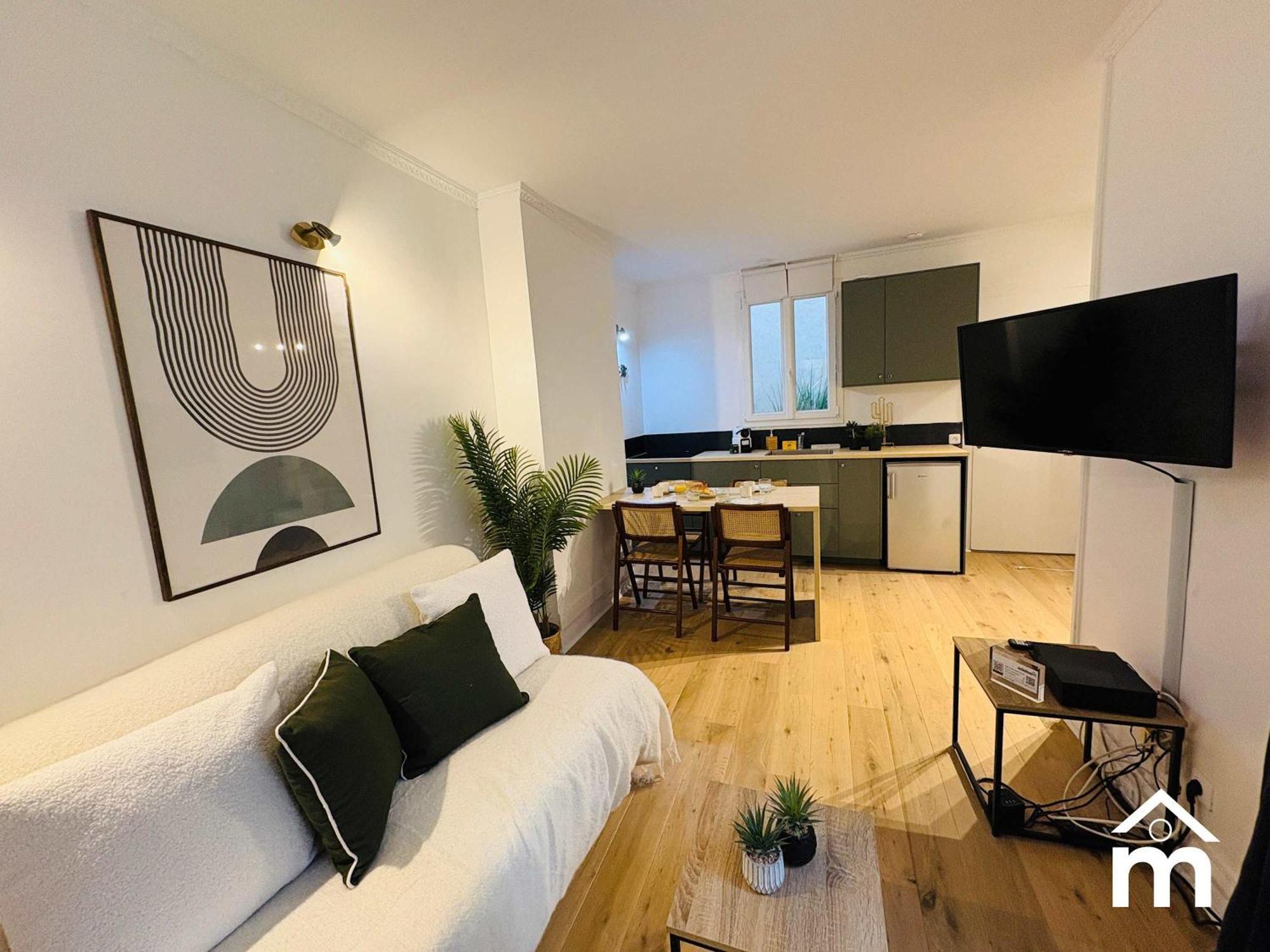 Eiffel Tower By Edelsam Apartment *